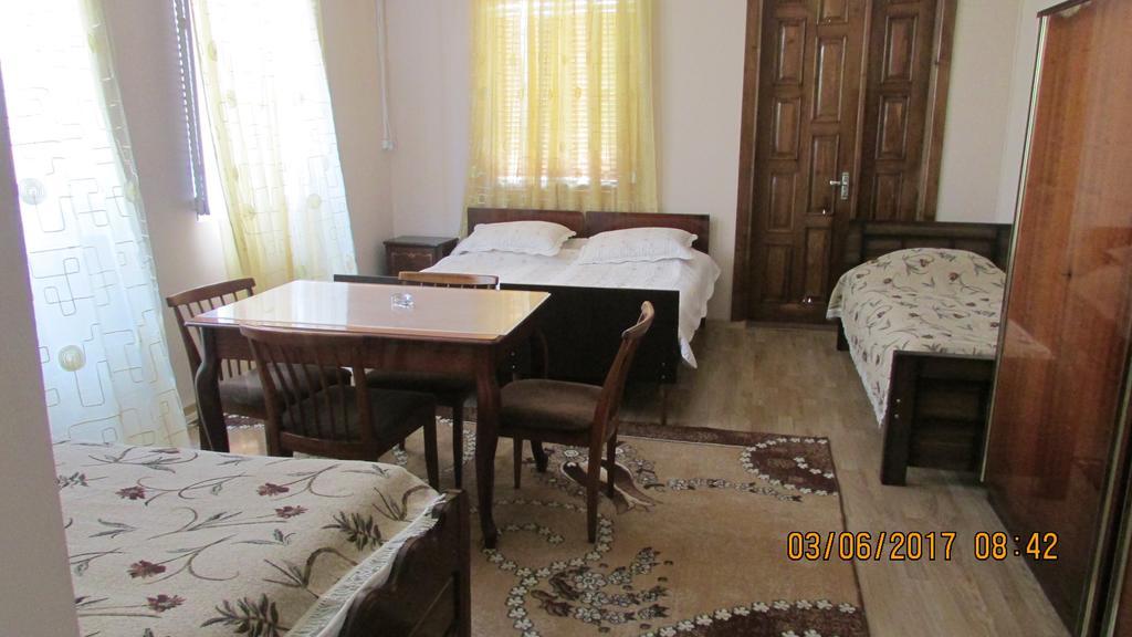 Hotel Sunny House Kobuleti Esterno foto