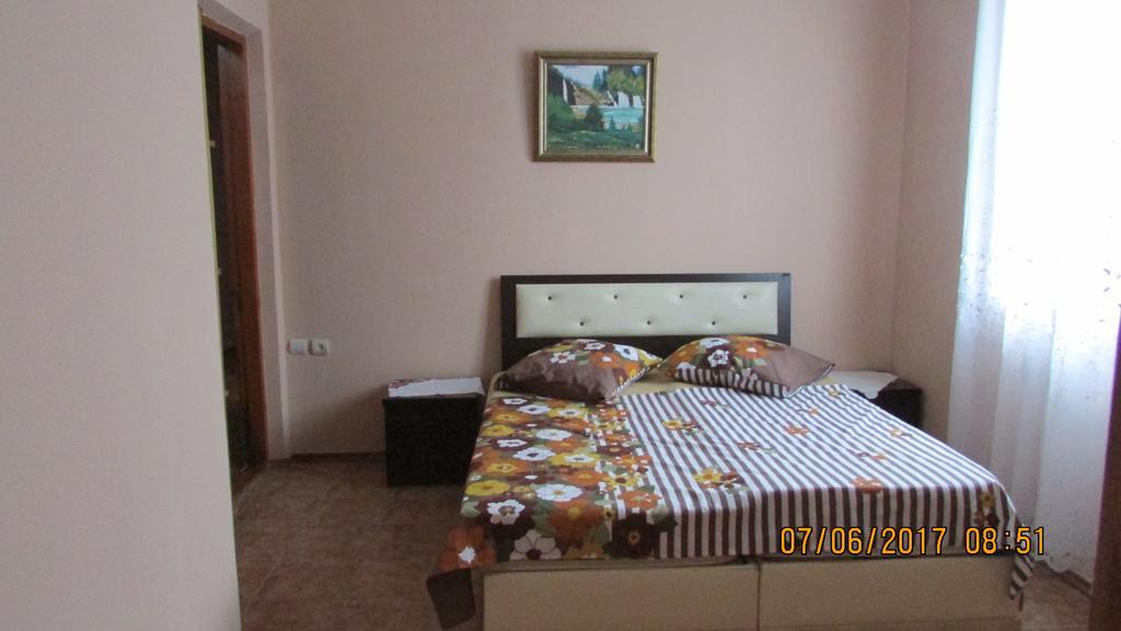 Hotel Sunny House Kobuleti Esterno foto