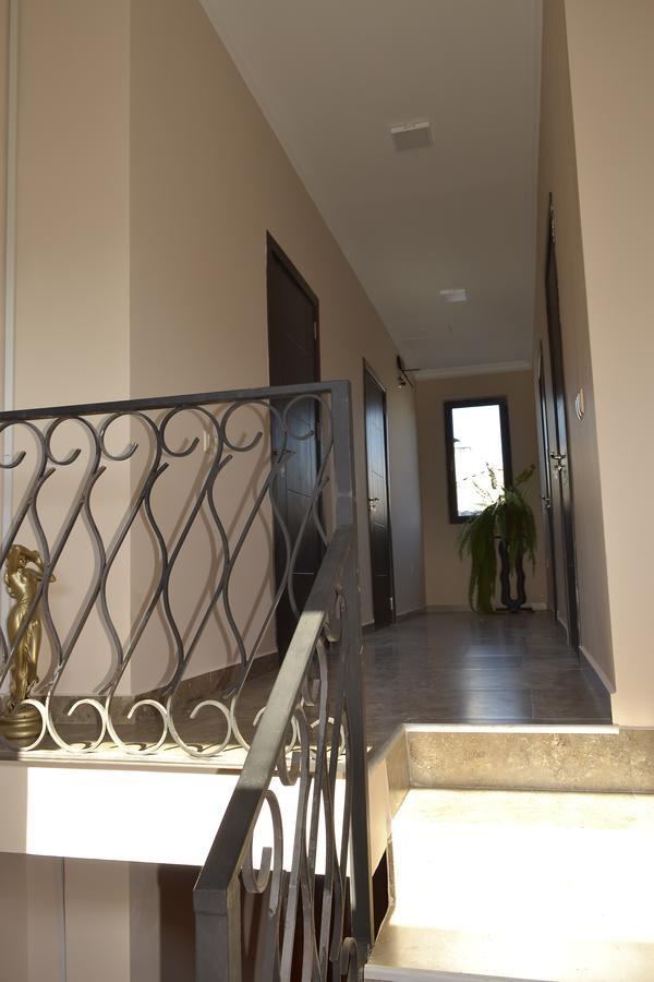 Hotel Sunny House Kobuleti Esterno foto