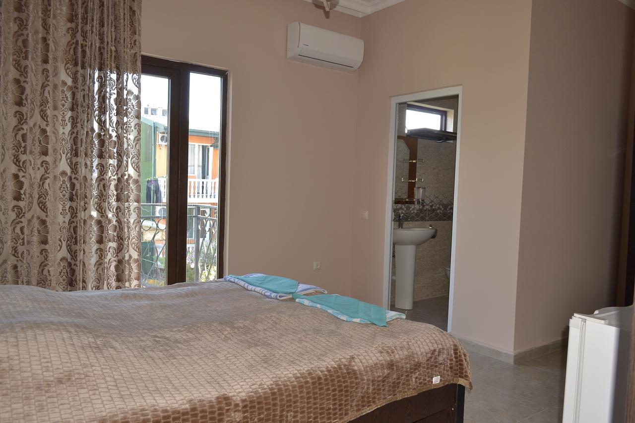 Hotel Sunny House Kobuleti Esterno foto