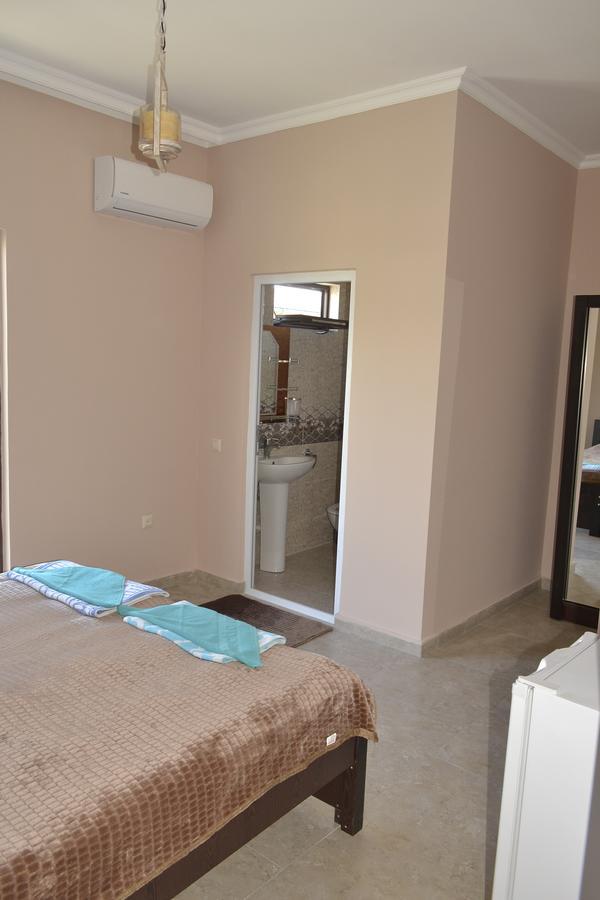 Hotel Sunny House Kobuleti Esterno foto