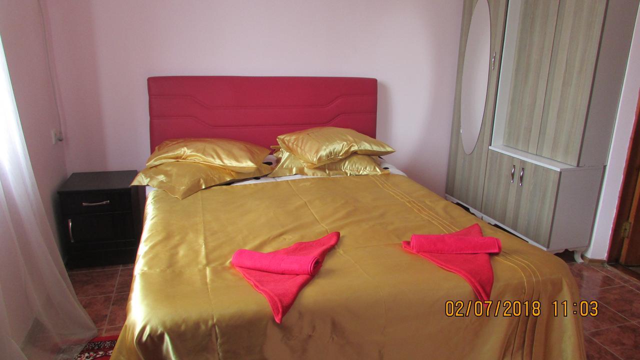 Hotel Sunny House Kobuleti Esterno foto