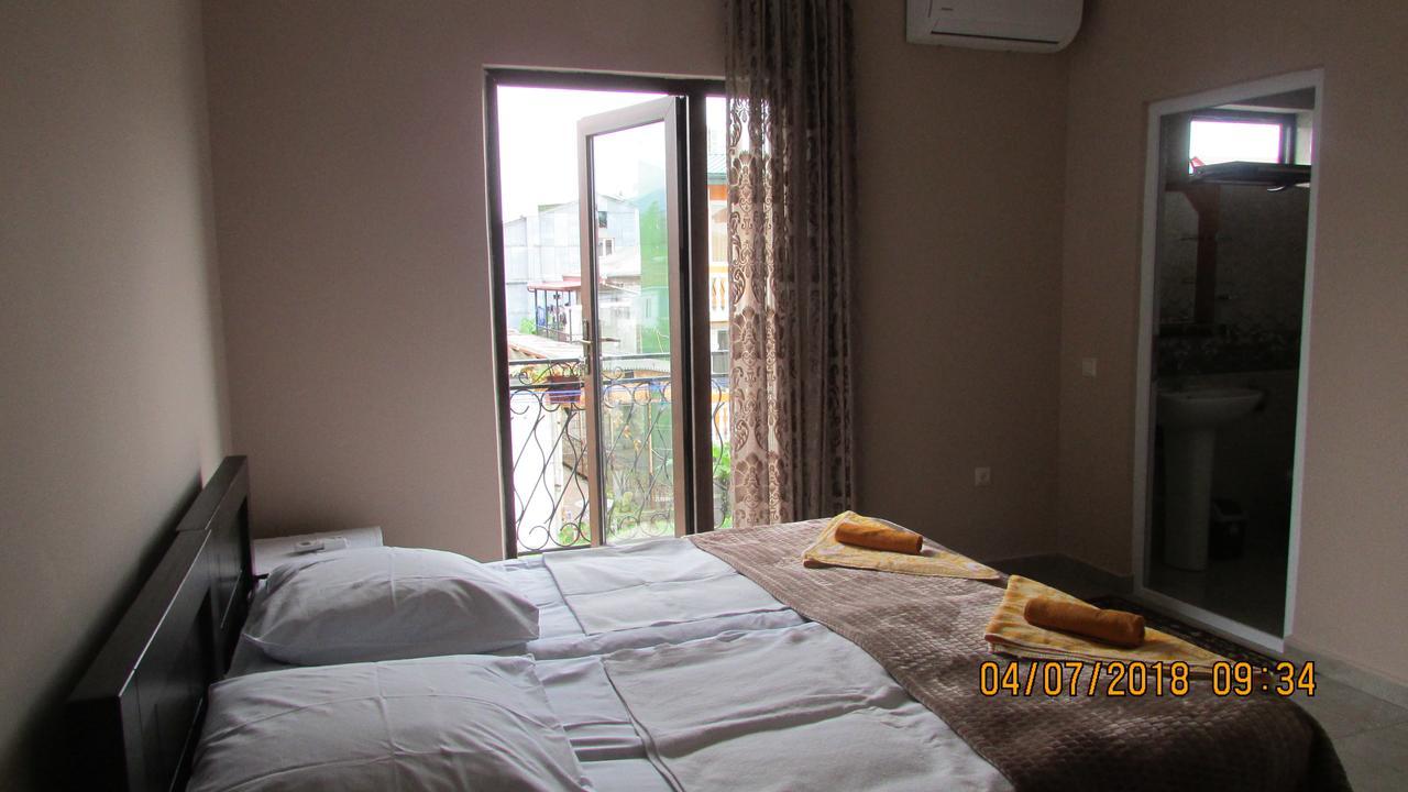 Hotel Sunny House Kobuleti Esterno foto