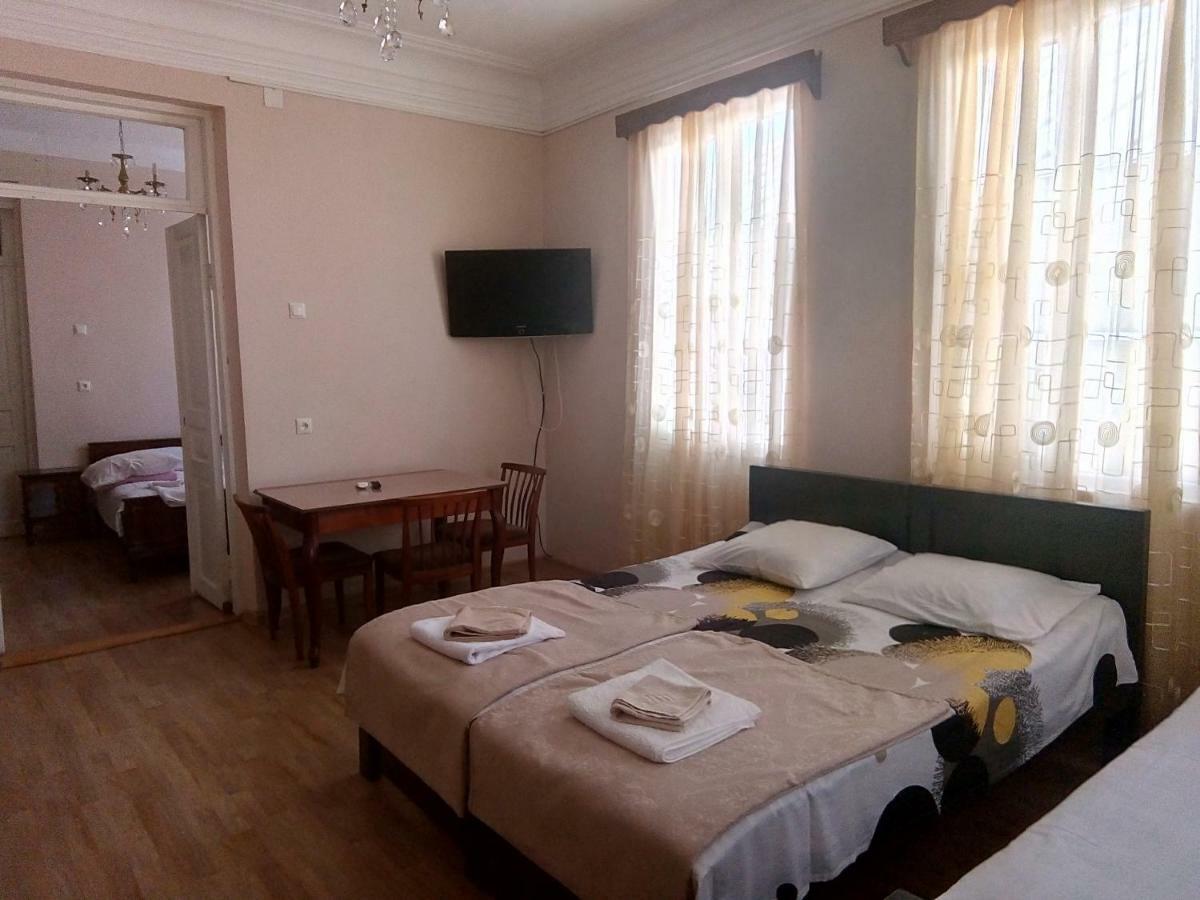 Hotel Sunny House Kobuleti Esterno foto