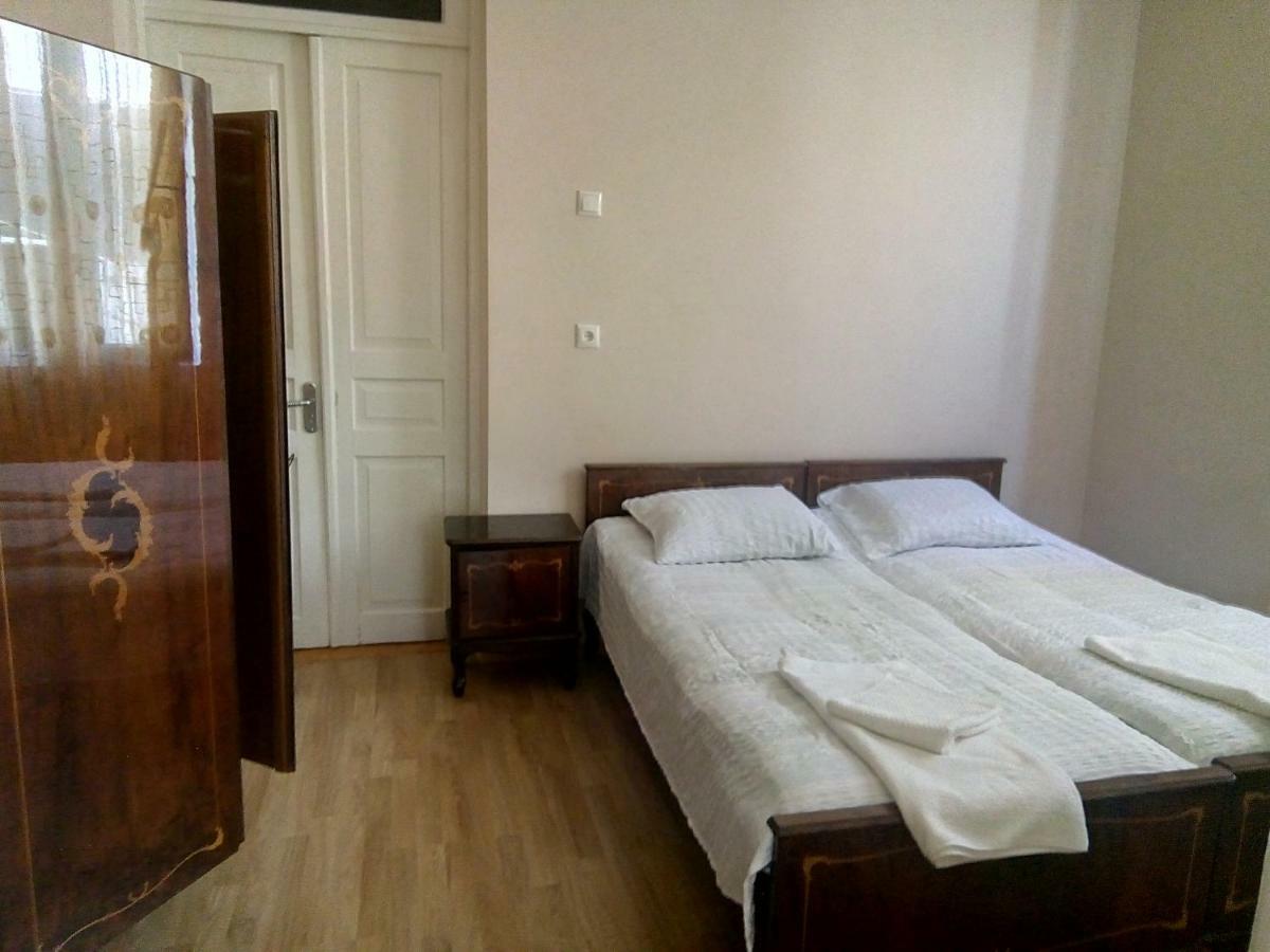 Hotel Sunny House Kobuleti Esterno foto
