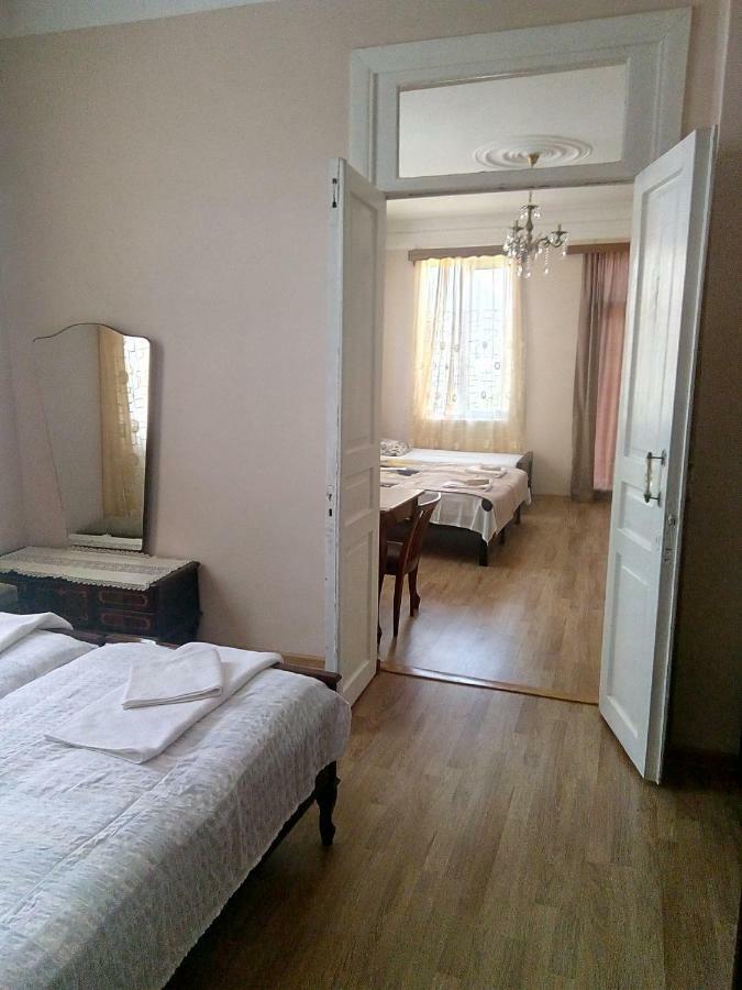 Hotel Sunny House Kobuleti Esterno foto